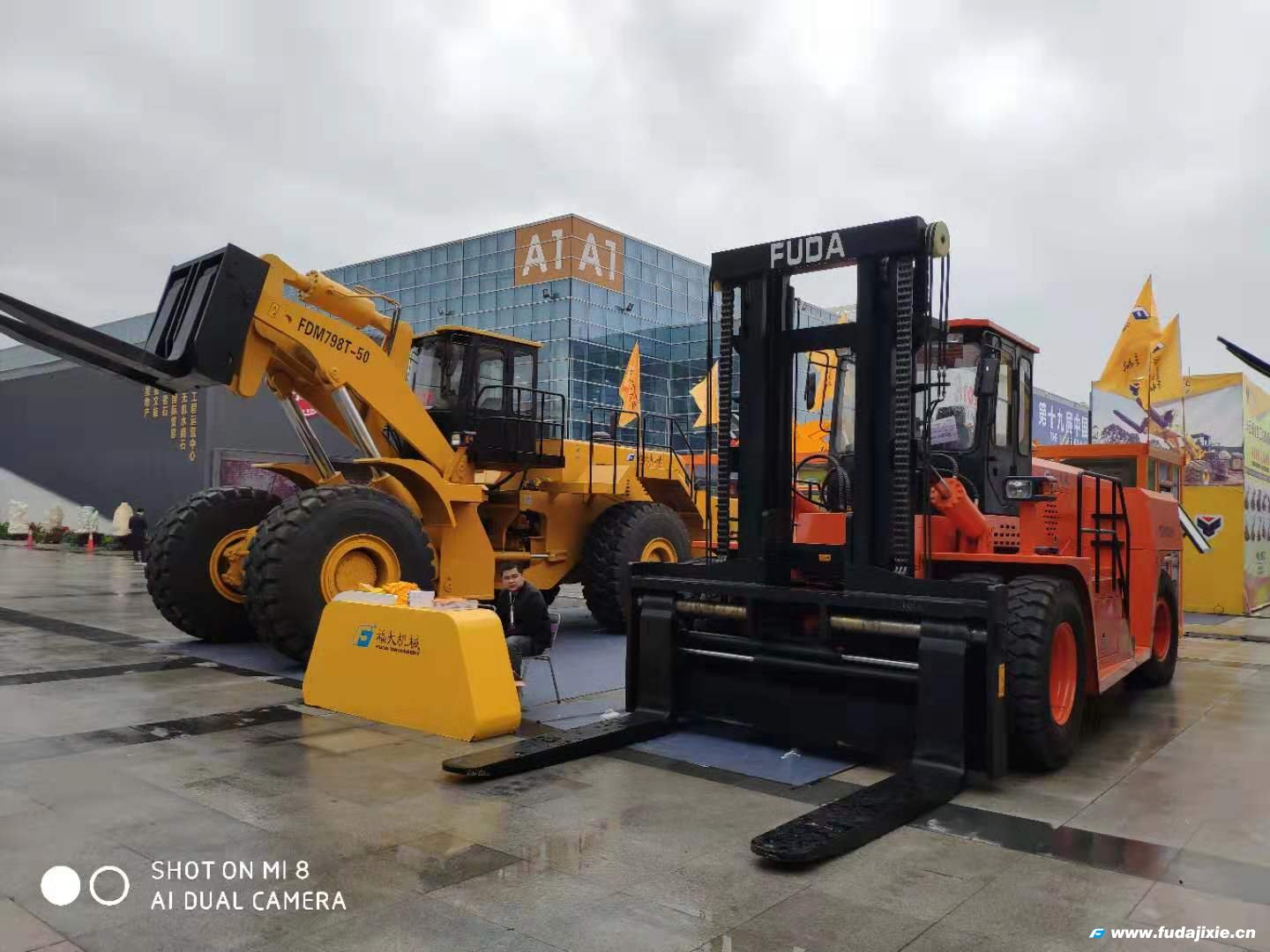 MK手机官方网站入口50吨叉装车亮相2019年厦门MK(中国)